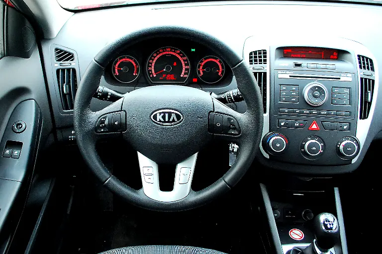 Kia-ProCeed-16-04-2010-08-45-48