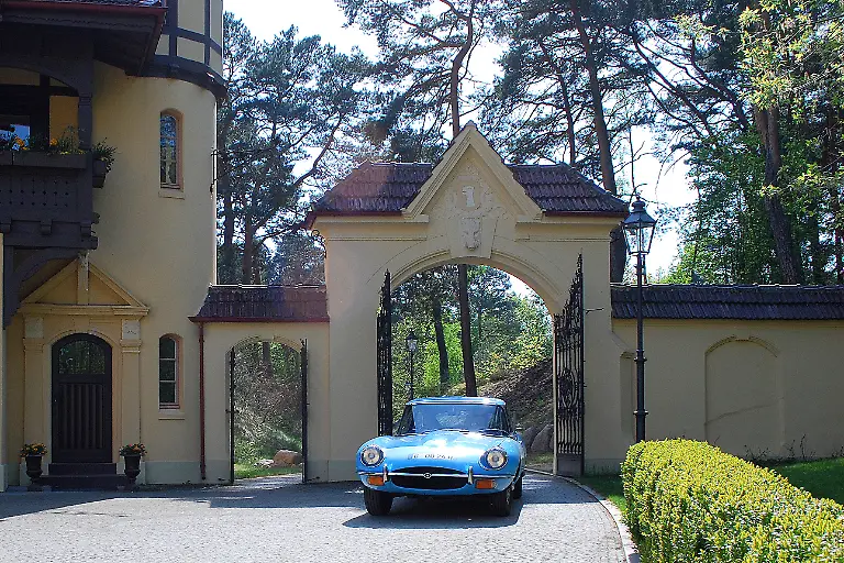 Oldtimer-Jaguar-E-Type-24-04-2009-16-28-40