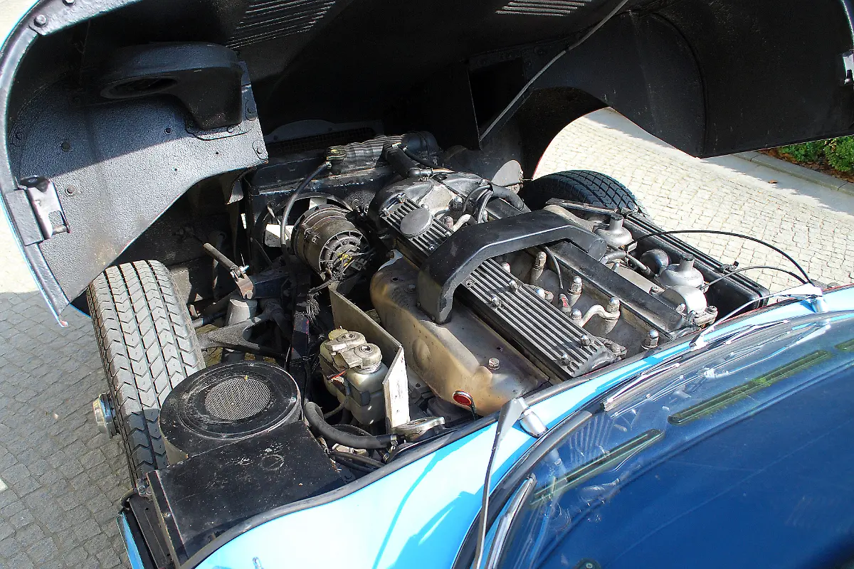 Oldtimer-Jaguar-E-Type-24-04-2009-16-33-20