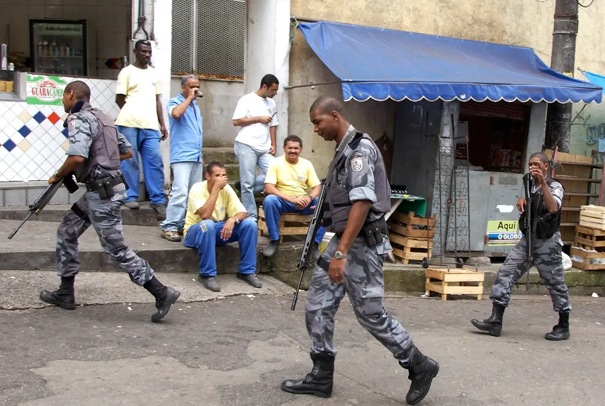 rio-favela-polizei
