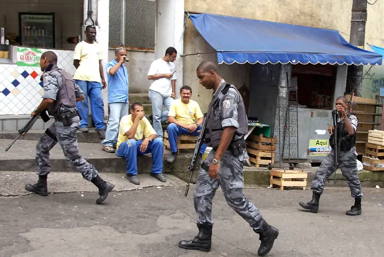 rio-favela-polizei