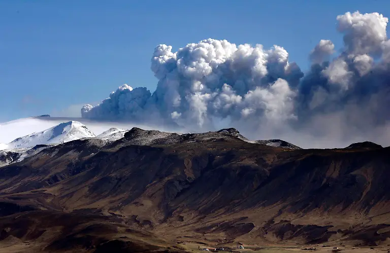 Iceland-Volcano-LON117-jpg4330057841060036031