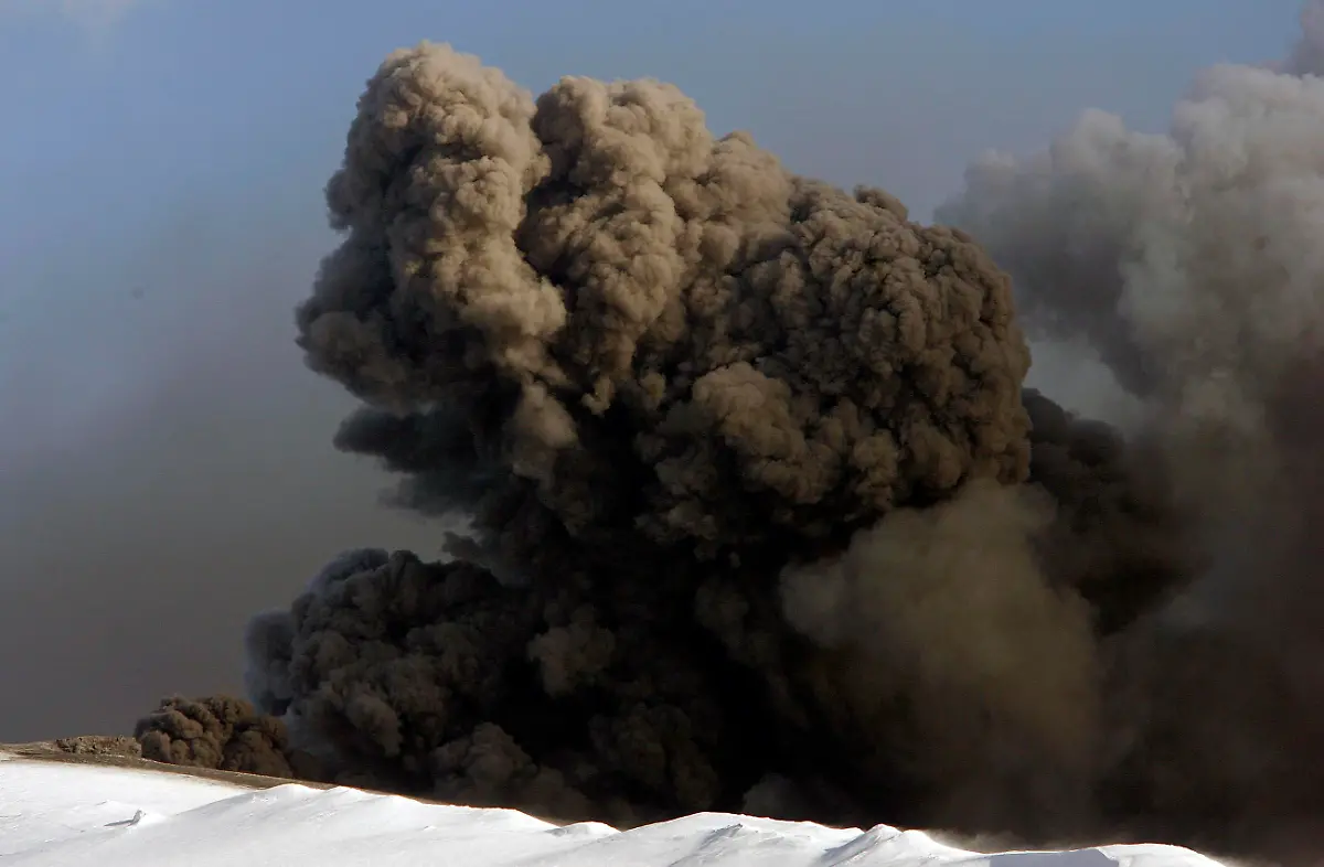 Volcano-Iceland-LON130-jpg4155706040216588413