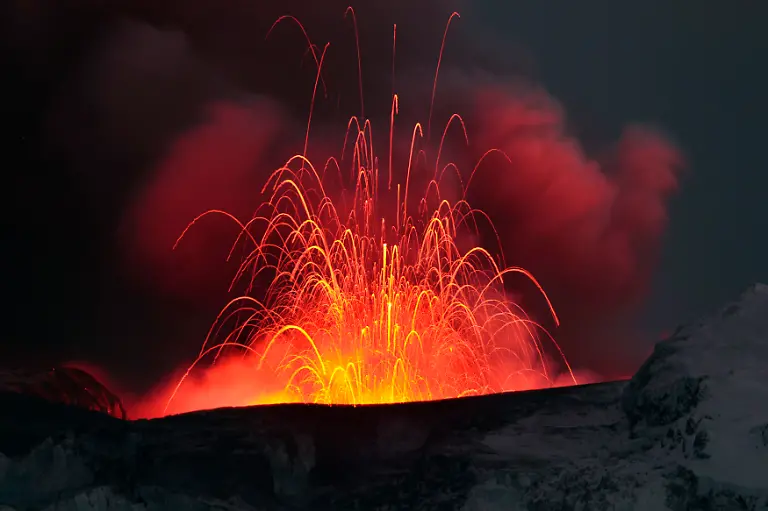 2010-04-20T034418Z-01-ICE922-RTRMDNP-3-EUROPE-AIR-JPG2542858475250358910