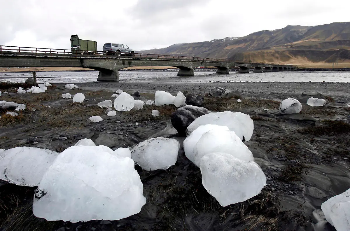 Iceland-Volcano-LON144-jpg1255634176669421921