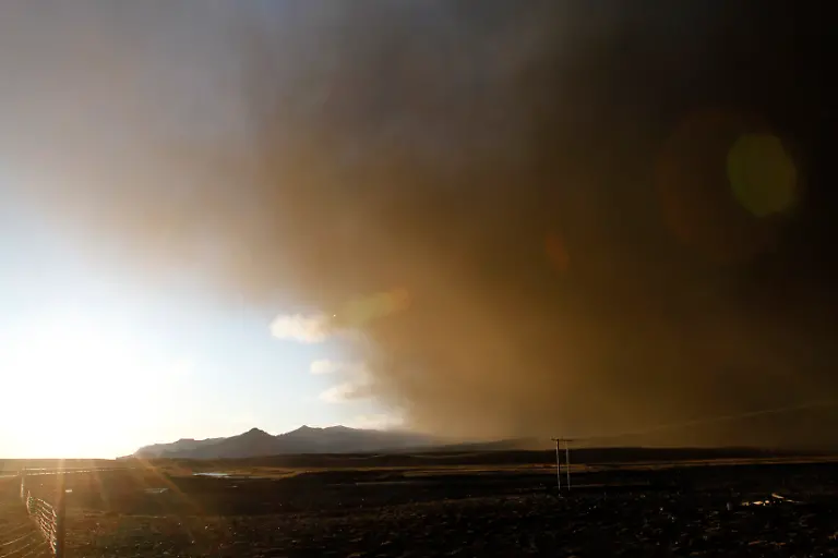 2010-04-17T030645Z-01-ICE57-RTRMDNP-3-ICELAND-VOLCANO-JPG8151451712580868794