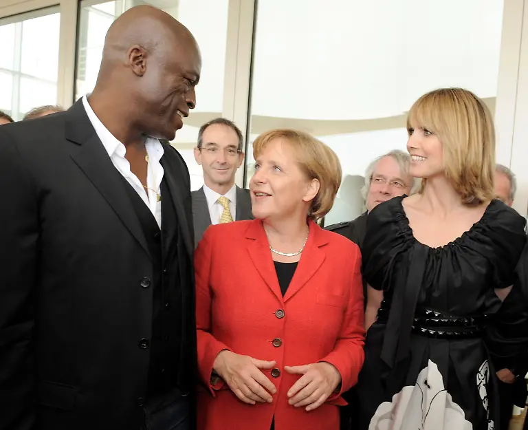 2010-04-14T213030Z-01-LUC21-RTRMDNP-3-MERKEL-JPG6656508118322433270