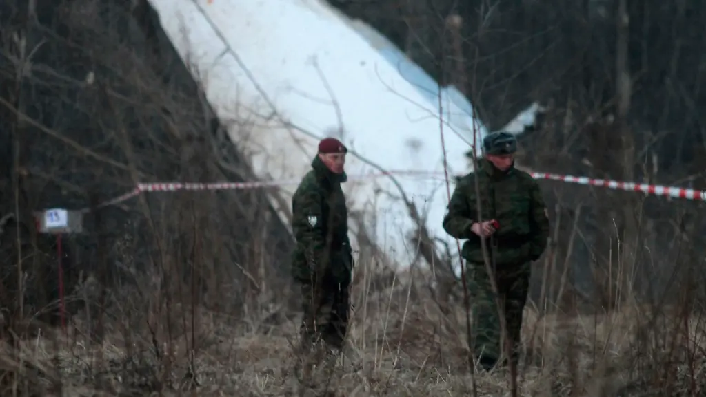 2010-04-11T072600Z-01-SMO01-RTRMDNP-3-POLAND-PRESIDENT-CRASH-JPG7392363711949150779