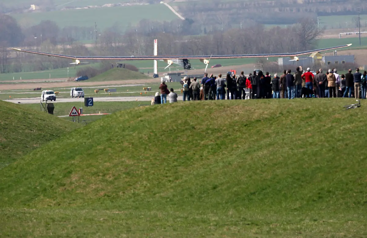 2010-04-07T104308Z-01-RSP09-RTRMDNP-3-SWITZERLAND-JPG4827450140434501516