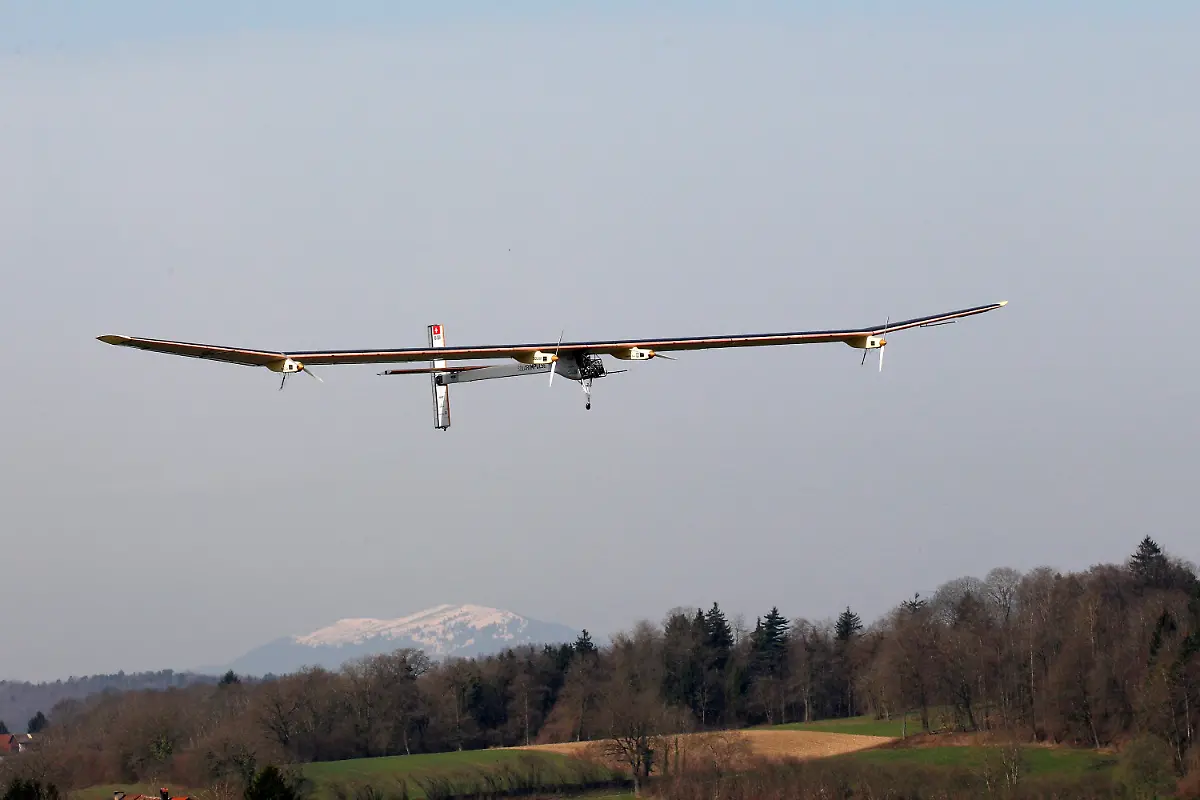 2010-04-07T085628Z-01-RSP02-RTRMDNP-3-SWITZERLAND-JPG5094296371116312019