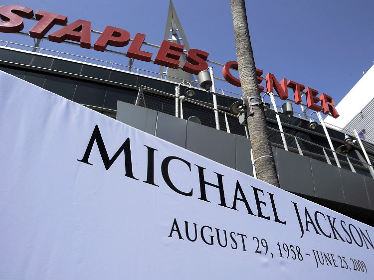 Die Welt wird am Dienstag auf die Feier im Staples Centre schauen.