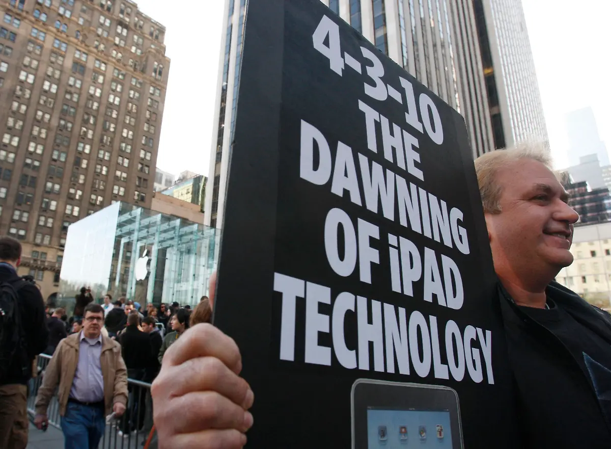 2010-04-03T151908Z-01-NYC110-RTRMDNP-3-IPAD-JPG3547652891285419529