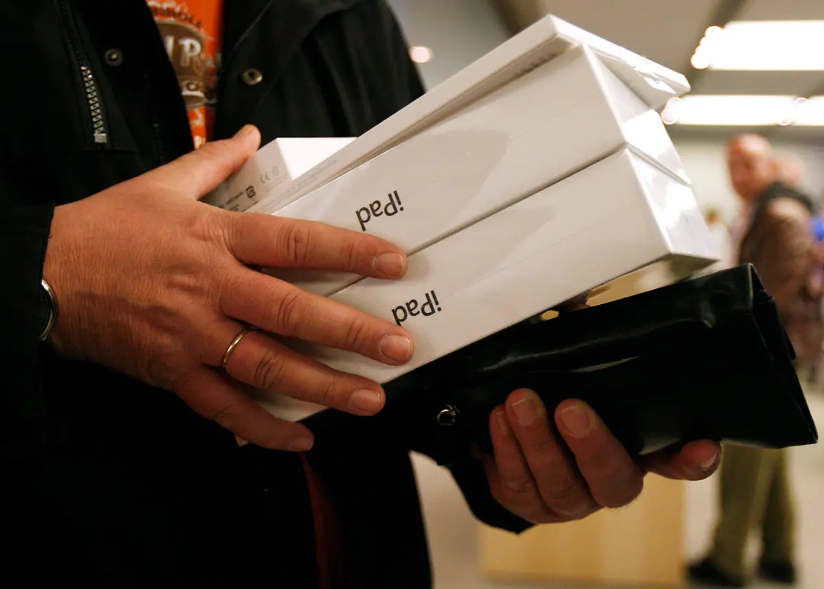 2010-04-03T152624Z-01-NYC113-RTRMDNP-3-IPAD-JPG8025090148730949934