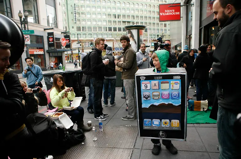 2010-04-03T175516Z-01-SFO11-RTRMDNP-3-IPAD-JPG4810692761286876628