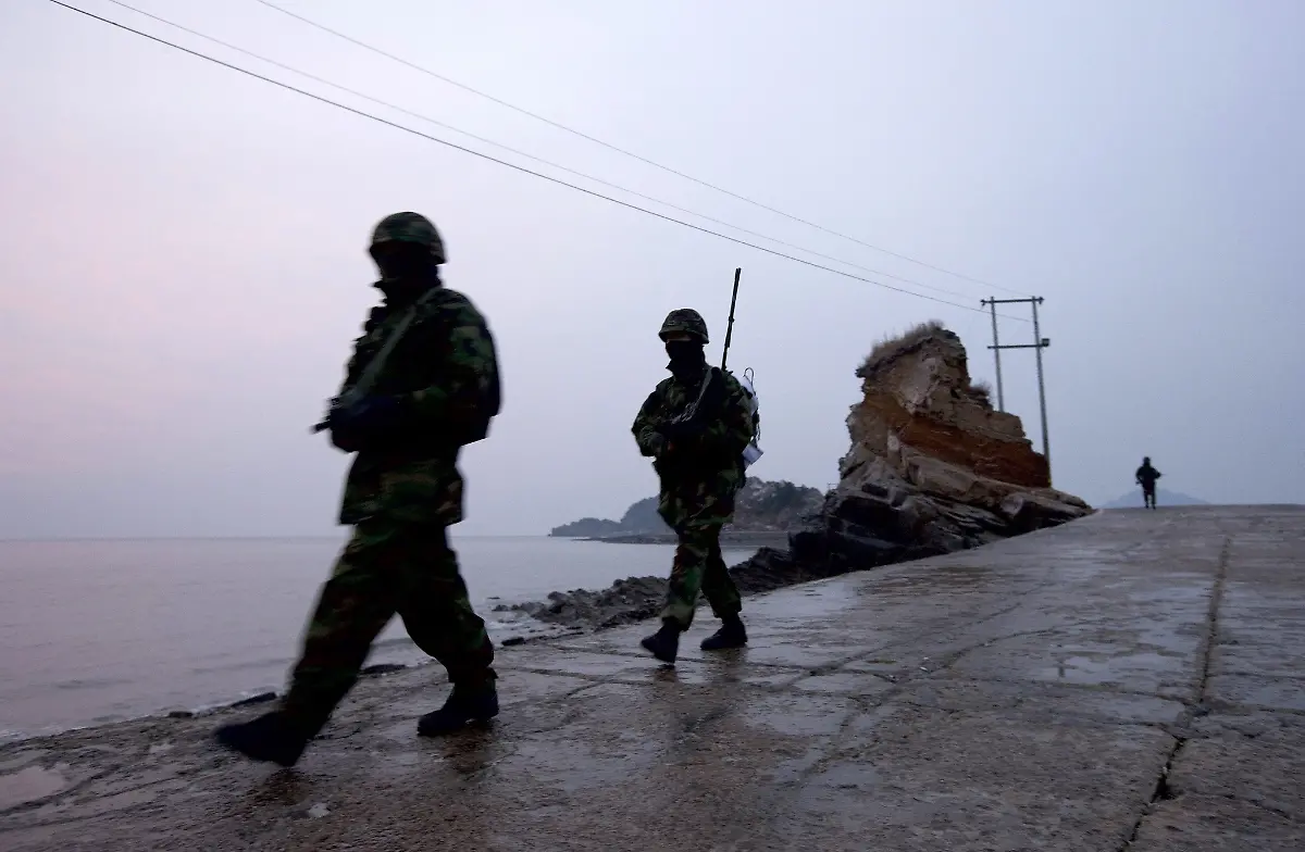 SuedkoreaSoldatenanSeegrenze2