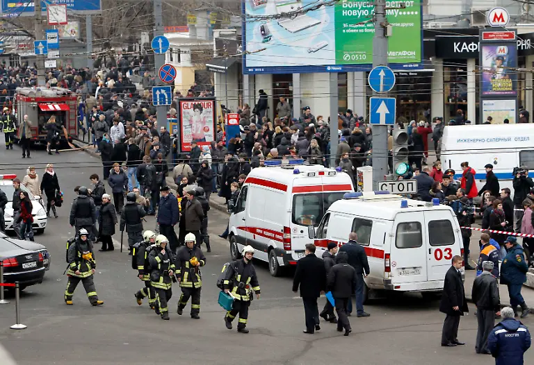 2010-03-29T080155Z-01-MOS18-RTRMDNP-3-RUSSIA-METRO-BLAST-JPG1944028821566926974