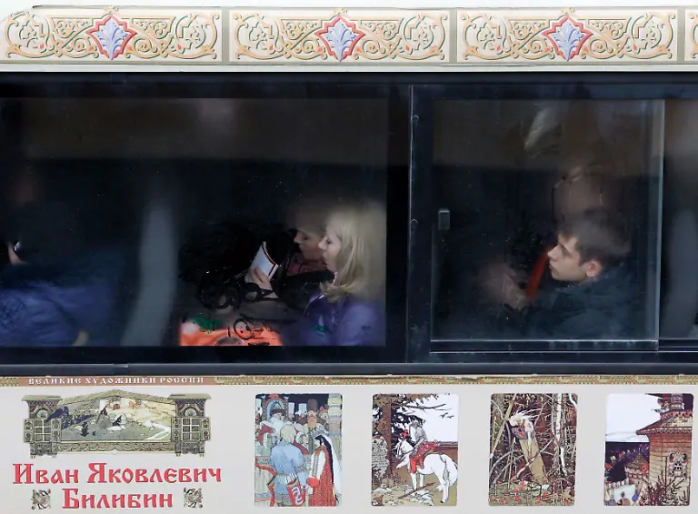 2010-03-29T083832Z-01-MOS30-RTRMDNP-3-RUSSIA-METRO-BLAST-JPG4281472236678062495