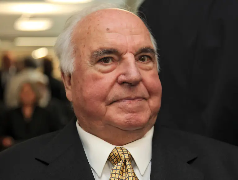 DEU-CDU-Kohl-Merkel-FRA102-jpg3920295822449255852