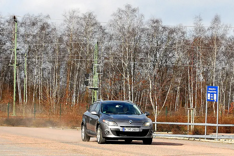 Vergleich-Golf-Megane-Kombi-04-03-2010-11-08-48