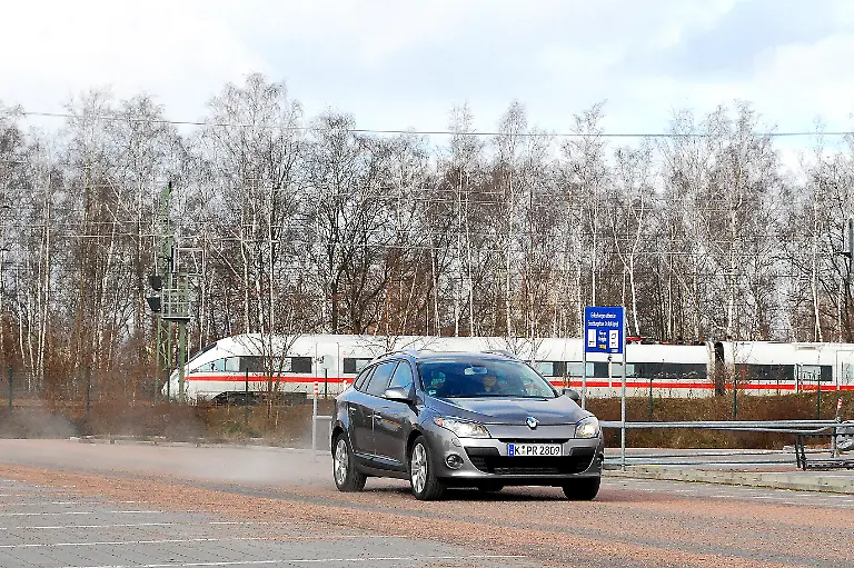 Vergleich-Golf-Megane-Kombi-04-03-2010-11-10-22