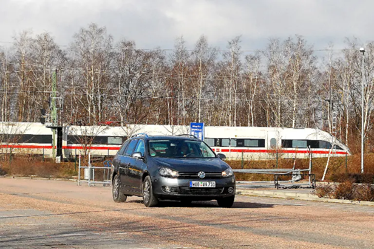 Vergleich-Golf-Megane-Kombi-04-03-2010-11-05-34