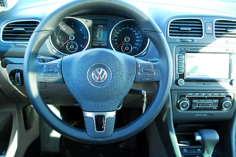 Vergleich-Golf-Megane-Kombi-04-03-2010-10-57-35