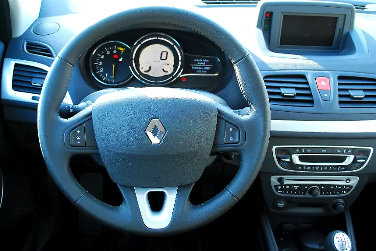 Vergleich-Golf-Megane-Kombi-04-03-2010-10-56-53