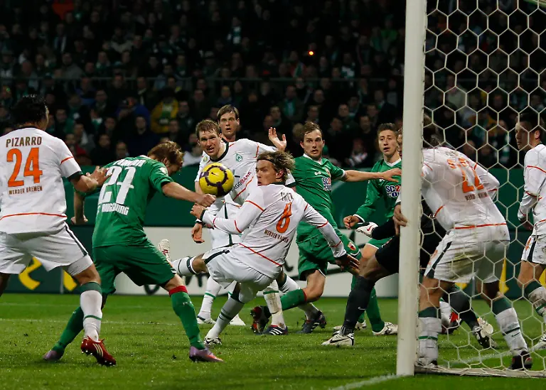 2010-03-23T220905Z-01-CHA117-RTRMDNP-3-SOCCER-GERMANY-JPG7490444071130004940