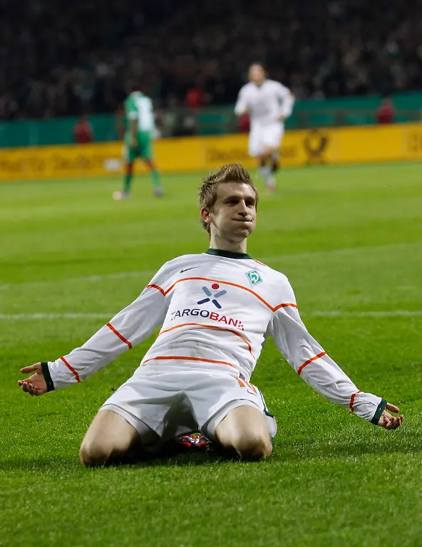 2010-03-23T210717Z-01-CHA108-RTRMDNP-3-SOCCER-GERMANY-JPG3234437394308524284