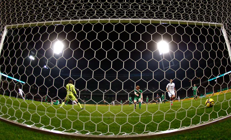 2010-03-23T203704Z-01-CHA104-RTRMDNP-3-SOCCER-GERMANY-JPG6067591741613712407