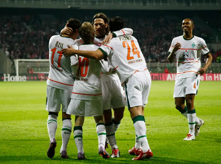 2010-03-23T203817Z-01-CHA105-RTRMDNP-3-SOCCER-GERMANY-JPG4133246945756632297