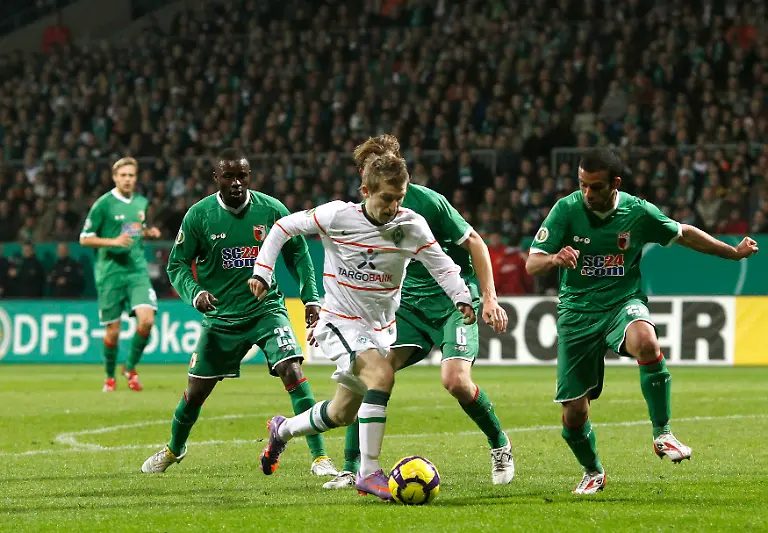 2010-03-23T205929Z-01-CHA106-RTRMDNP-3-SOCCER-GERMANY-JPG4786033831024644067