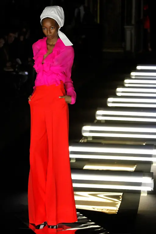 2010-03-09T172710Z-01-PR211-RTRMDNP-3-FRANCE-FASHION-JPG2740706159743007381