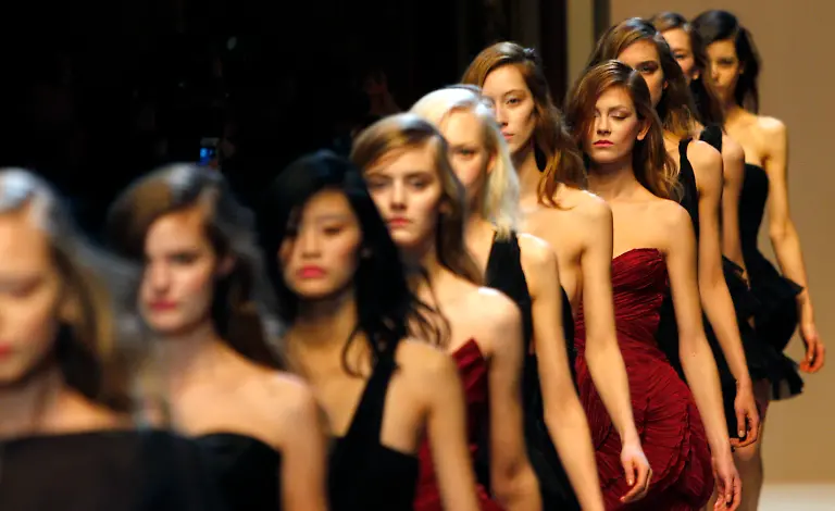 FRANCE-FASHION-ENA106-jpg460761069206787216