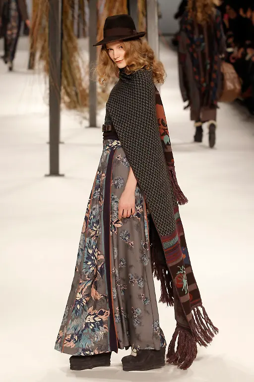 2010-03-08T165417Z-01-BTE50-RTRMDNP-3-FRANCE-FASHION-JPG6479526651766399772