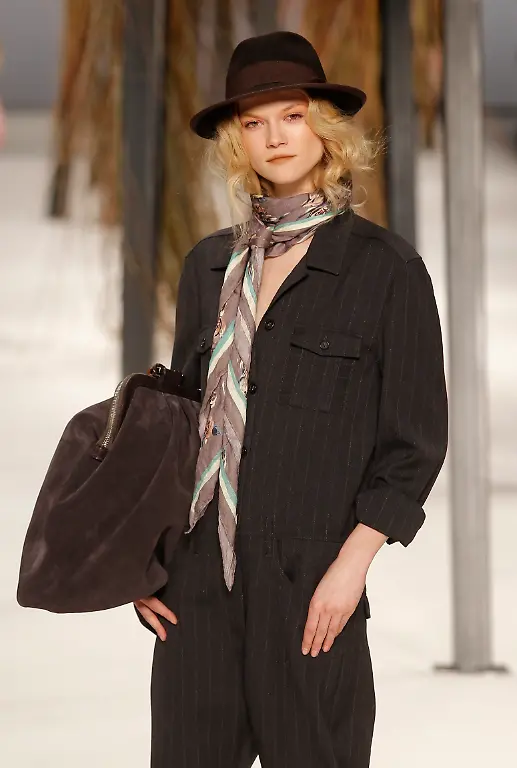 2010-03-08T170849Z-01-BTE64-RTRMDNP-3-FRANCE-FASHION-JPG8038745346783639982