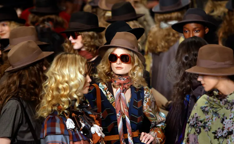 FRANCE-FASHION-XCE101-jpg3476154851633111796