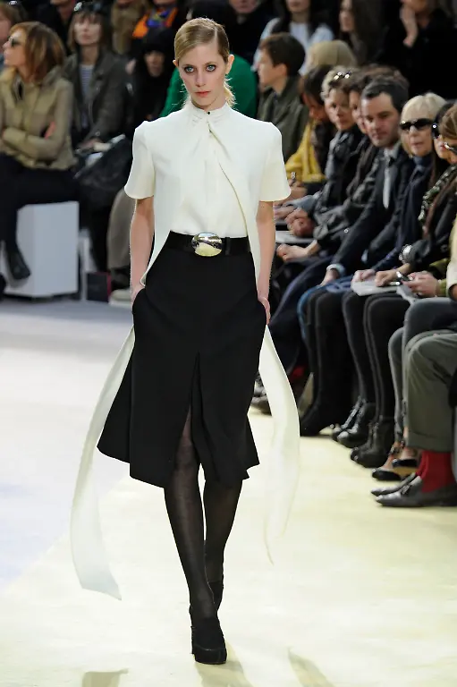 2010-03-07T162052Z-01-GFM103-RTRMDNP-3-FRANCE-FASHION-JPG5417285565198854771