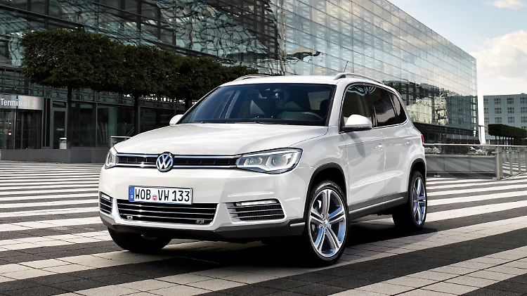Das Passat-SUV überragt sogar den VW Touareg.