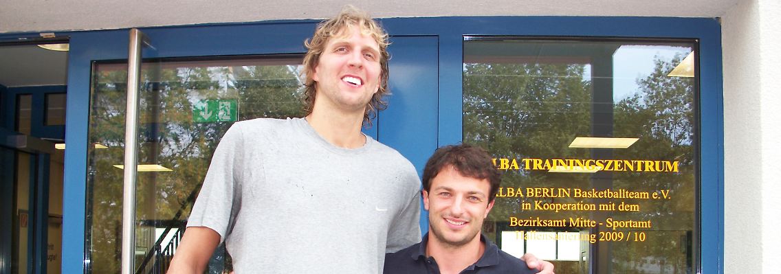 Die Trainingsanlagen von Alba Berlin hat Dirk Nowitzki schon gelobt. Fällt die NBA-Saison aus, könnte er auch für den Hauptstadtklub auflaufen. Sein Kumpel Mithat Demiral, der zufällig auch Alba-Manager ist, hätte sicher nichts dagegen.