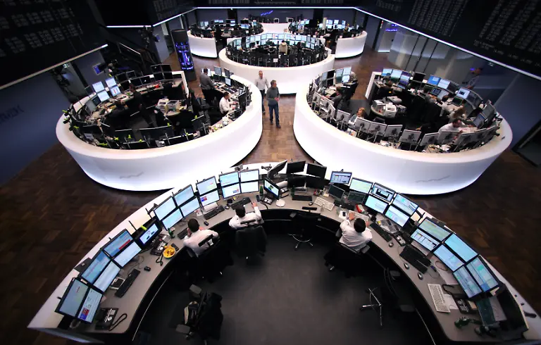 Blick-ueber-das-Parkett-in-Frankfurt