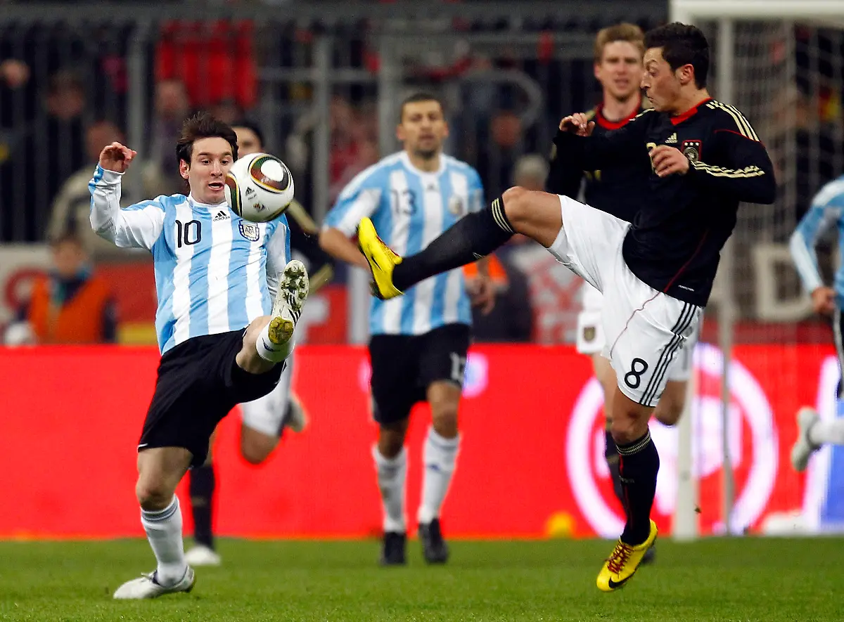 2010-03-03T201818Z-01-BOH01-RTRMDNP-3-SOCCER-FRIENDLY-JPG5681469445776064227