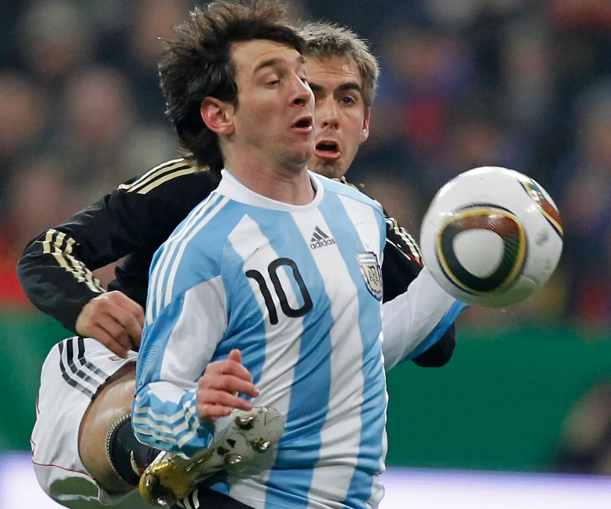 2010-03-03T201107Z-01-EIS08-RTRMDNP-3-SOCCER-FRIENDLY-JPG3195633522599820486