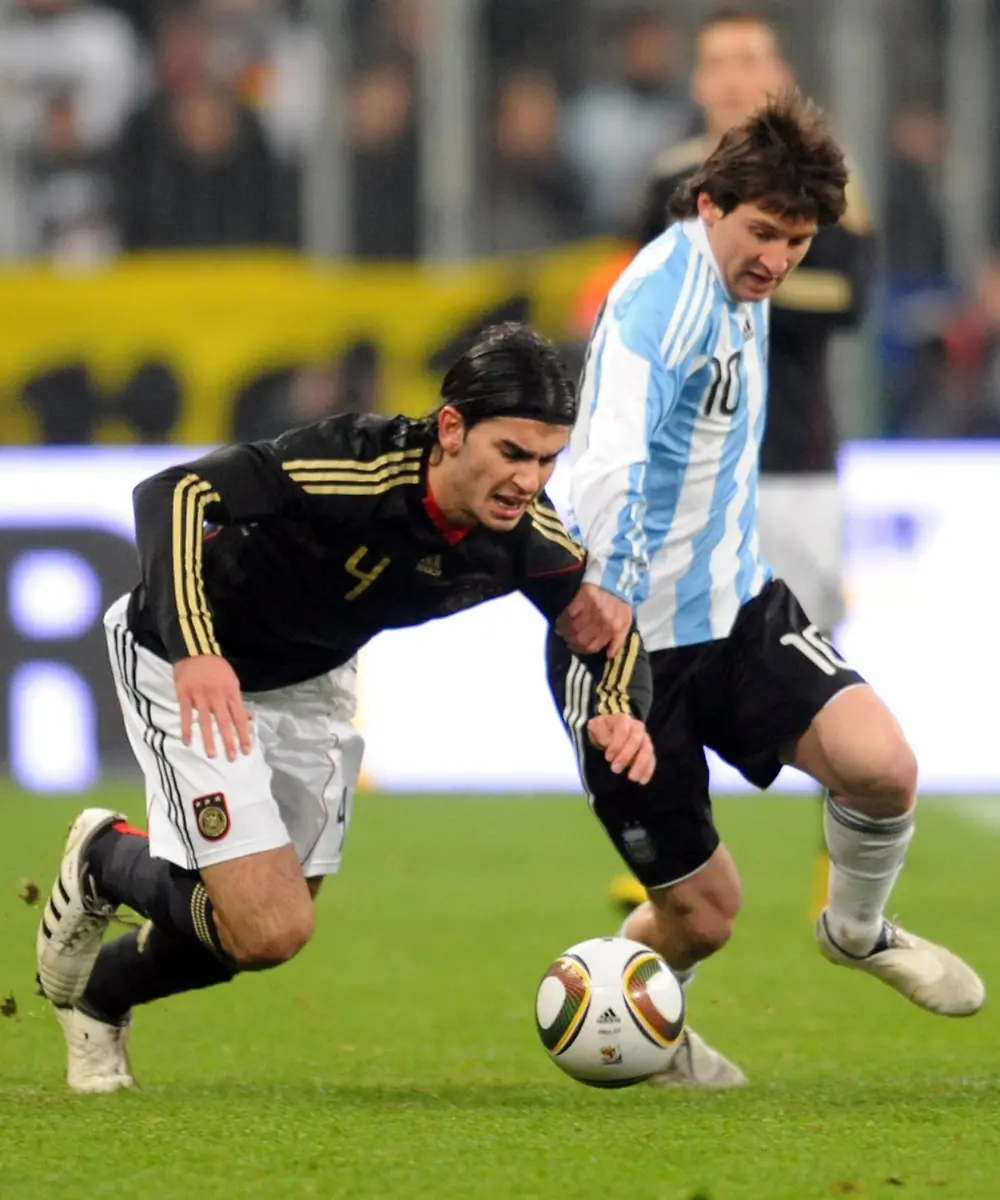 2pna2522-jpg8593140378282439232