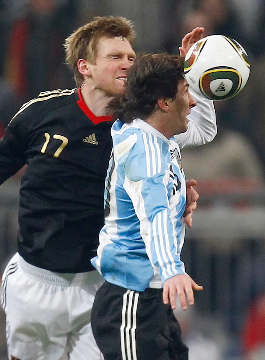 2010-03-03T215241Z-01-BOH14-RTRMDNP-3-SOCCER-GERMANY-JPG6555180469268460316