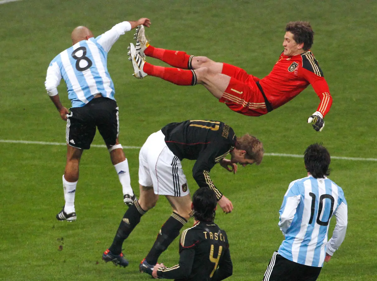 2010-03-03T202949Z-01-REH21-RTRMDNP-3-SOCCER-FRIENDLY-JPG4390458906382956232