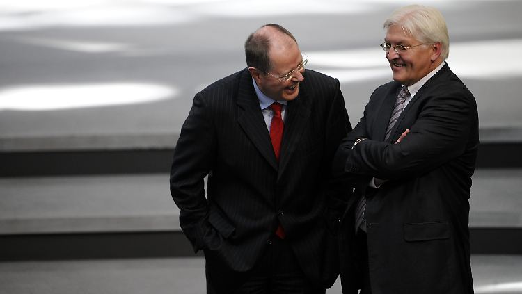 Gute Stimmung: Steinbrück und Steinmeier sind im Vergleich mit Merkel beliebter.