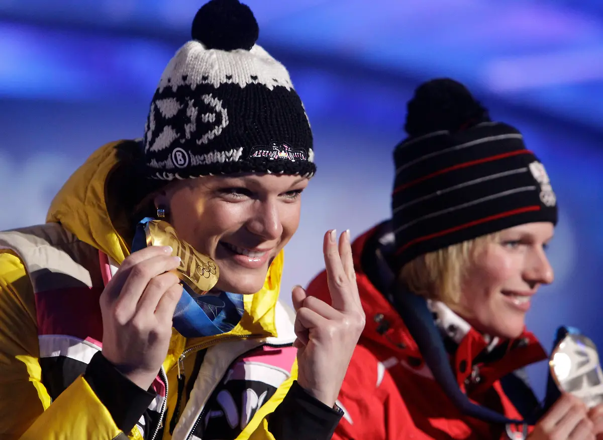 Vancouver-Olympics-Medals-OLYCC121-jpg4139738171800556095