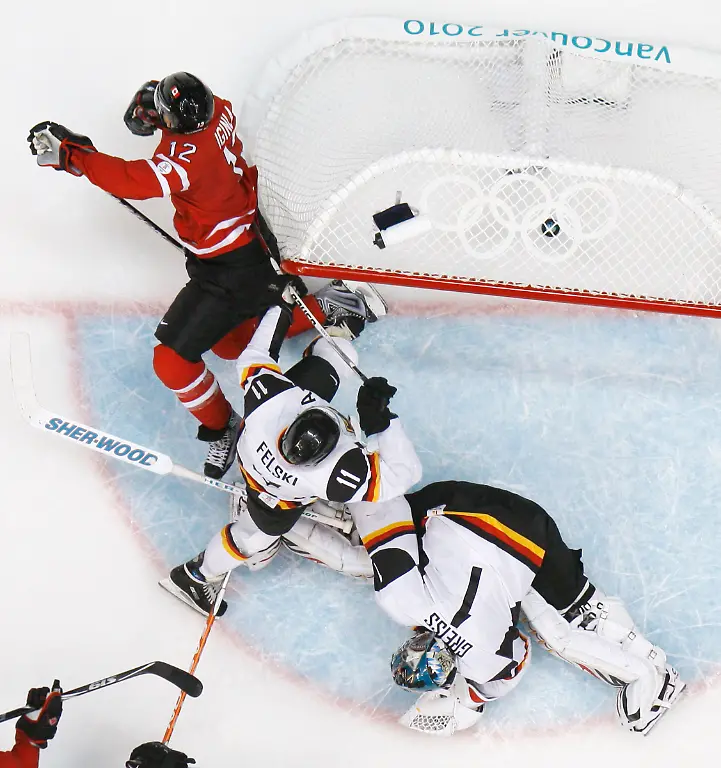 Vancouver-Olympics-Ice-Hockey-OLYMH168-jpg5012393099605976302
