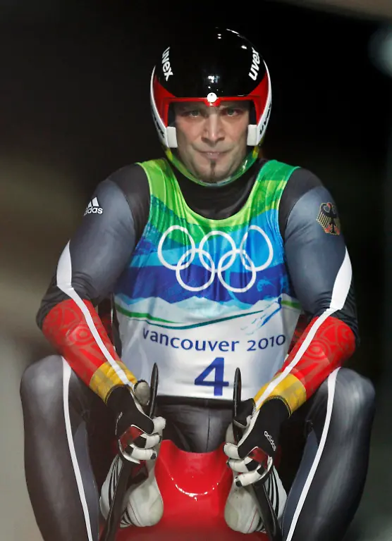 OLY3056-OLYMPICS-LUGE-0218-11-JPG5749534091258489583